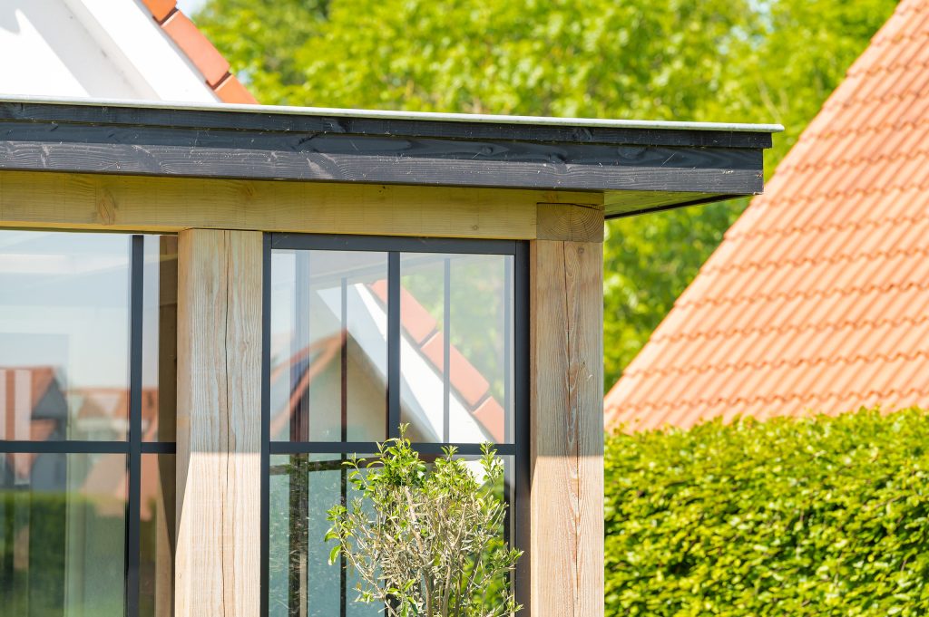 Glazen overkapping aan huis