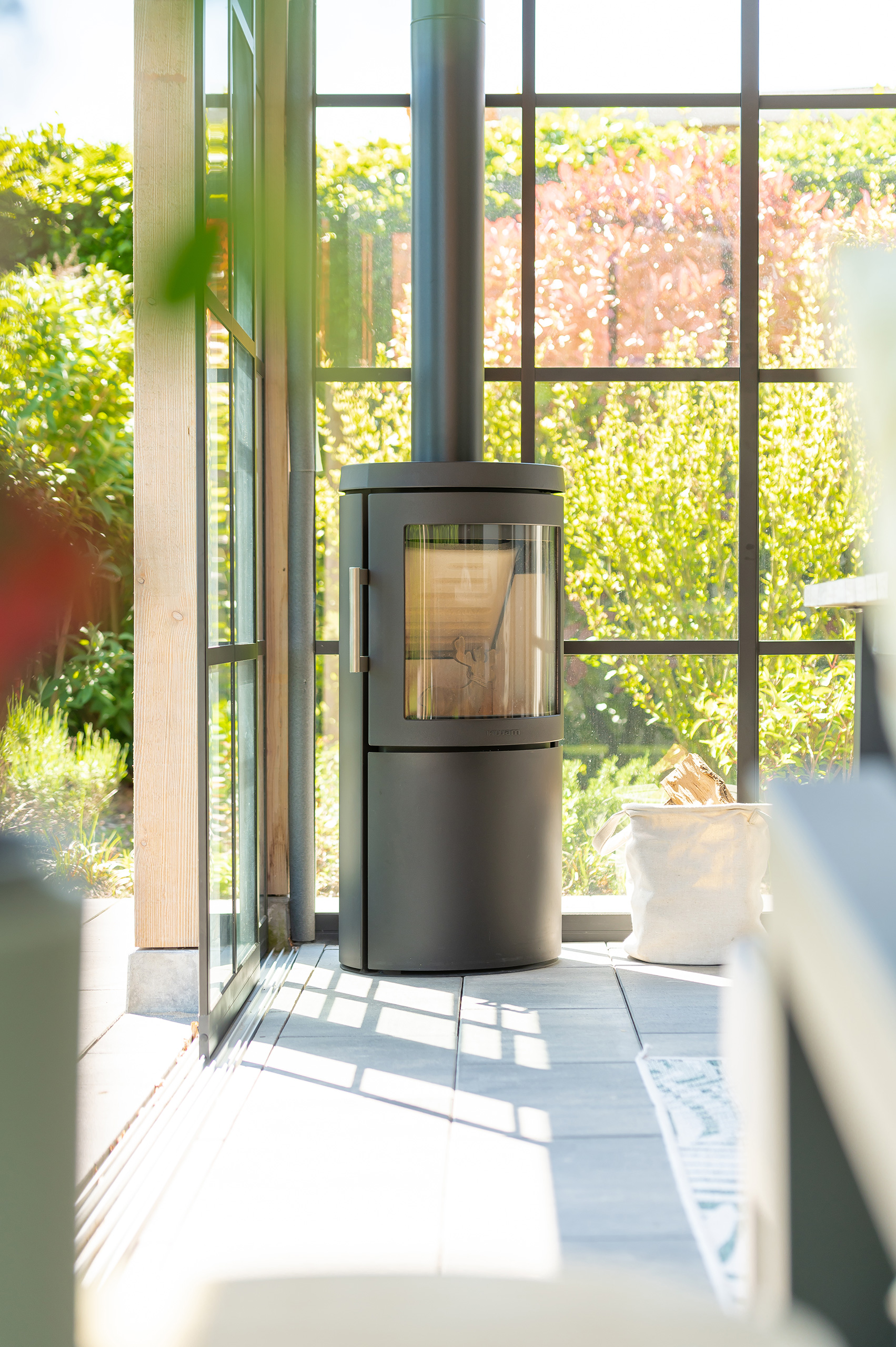 Houtkachel overkapping aan huis