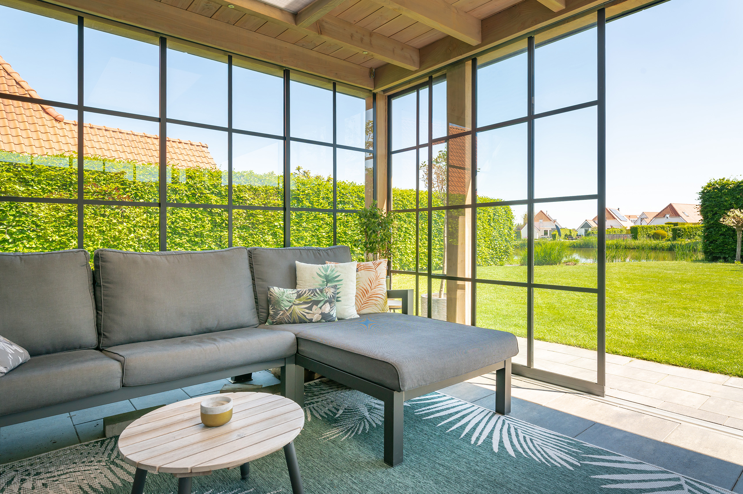 Veel glas bij deze overkapping aan huis