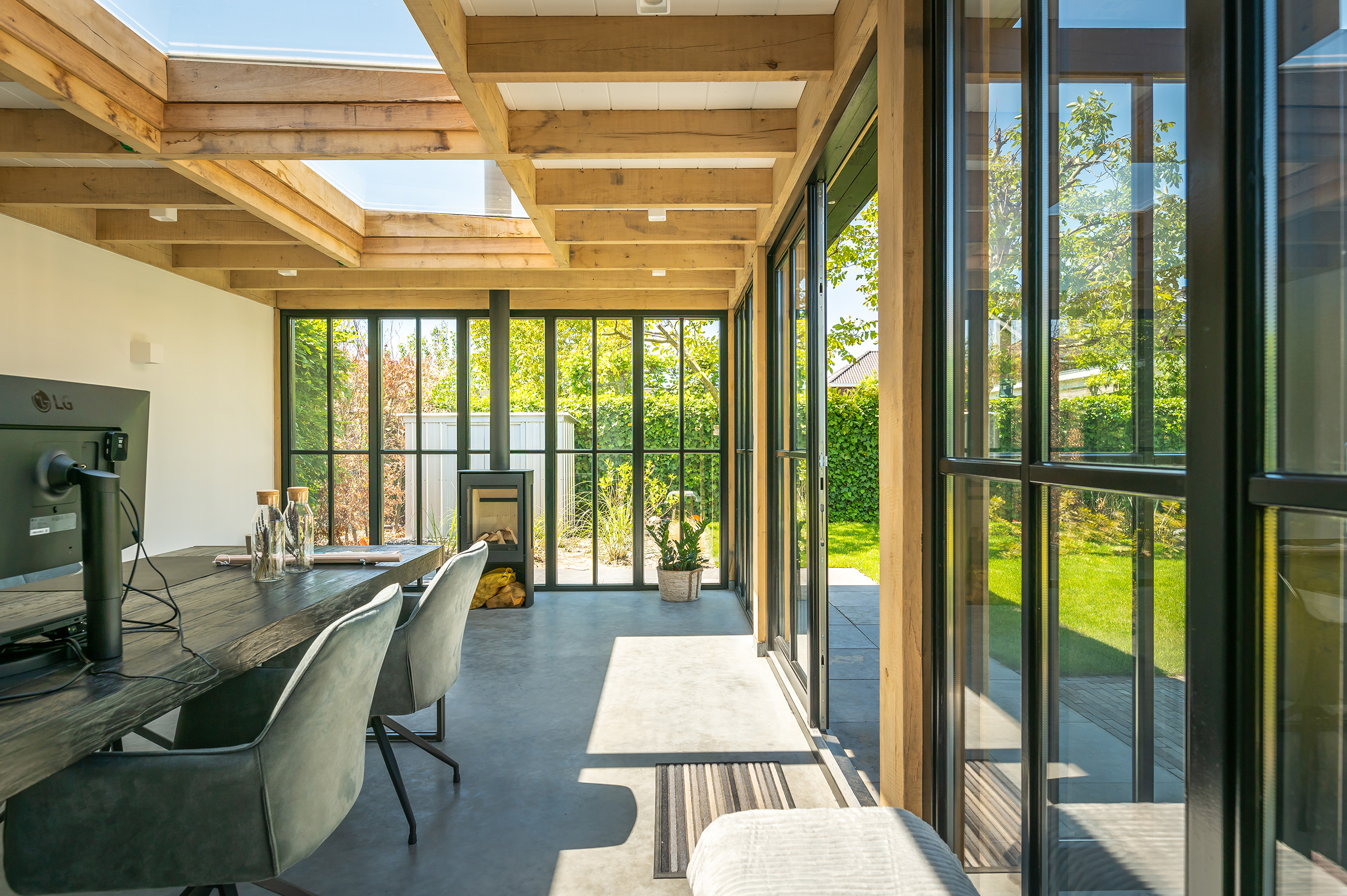 Tuinkantoor met berging in Etten-Leur