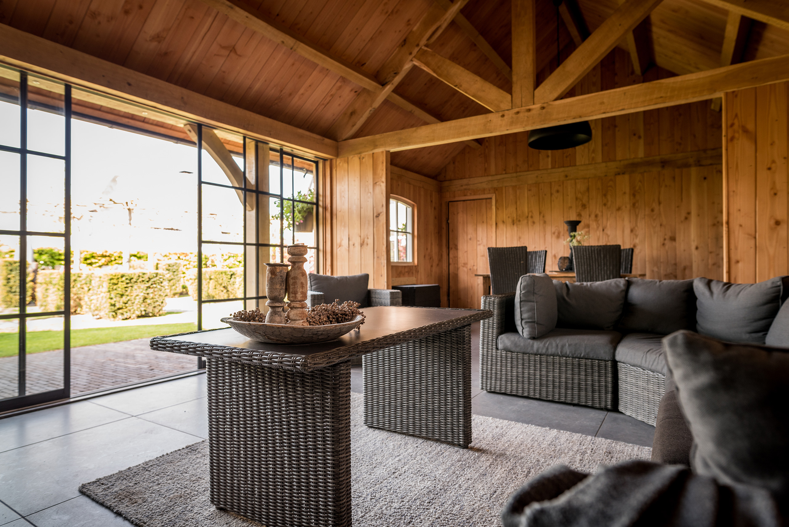 Stantico realiseerde deze maatwerk houten tuinkamer in Kootwijkerbroek