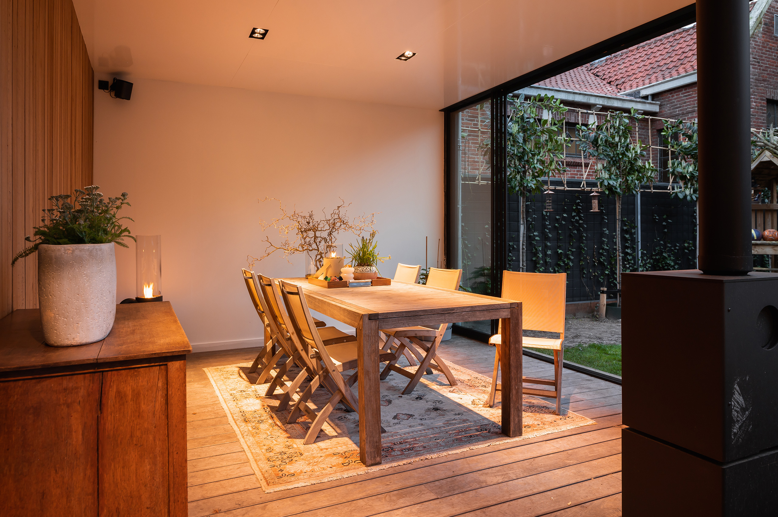 In Vught realiseerden wij dit maatwerk houten buitenverblijf