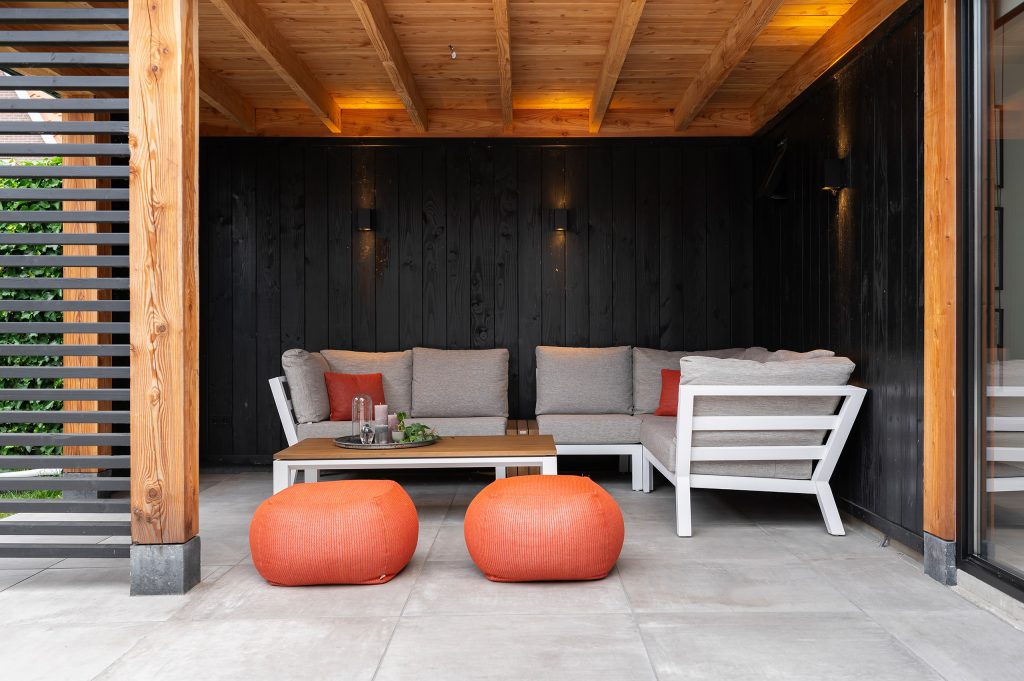 Maatwerk buitenverblijf met overkapping