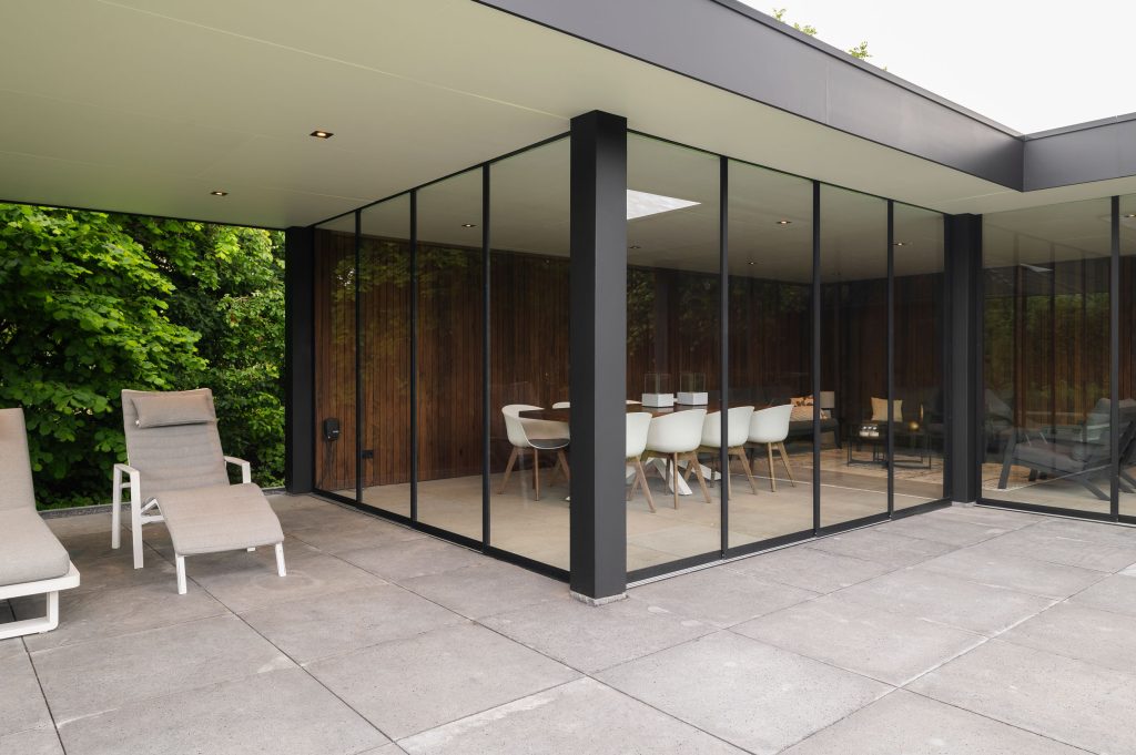 L-vormige tuinkamer / L-vormig tuinhuis Apeldoorn | Stantico houten buiten verblijven