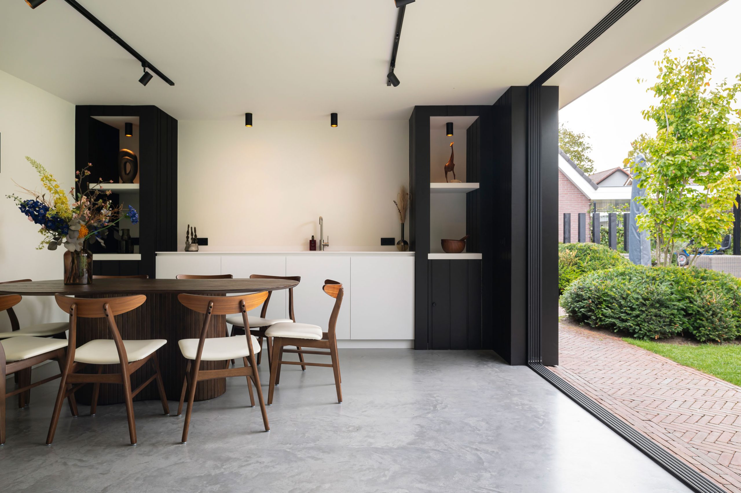 Deze moderne tuinkamer is voorzien van alle gemakken