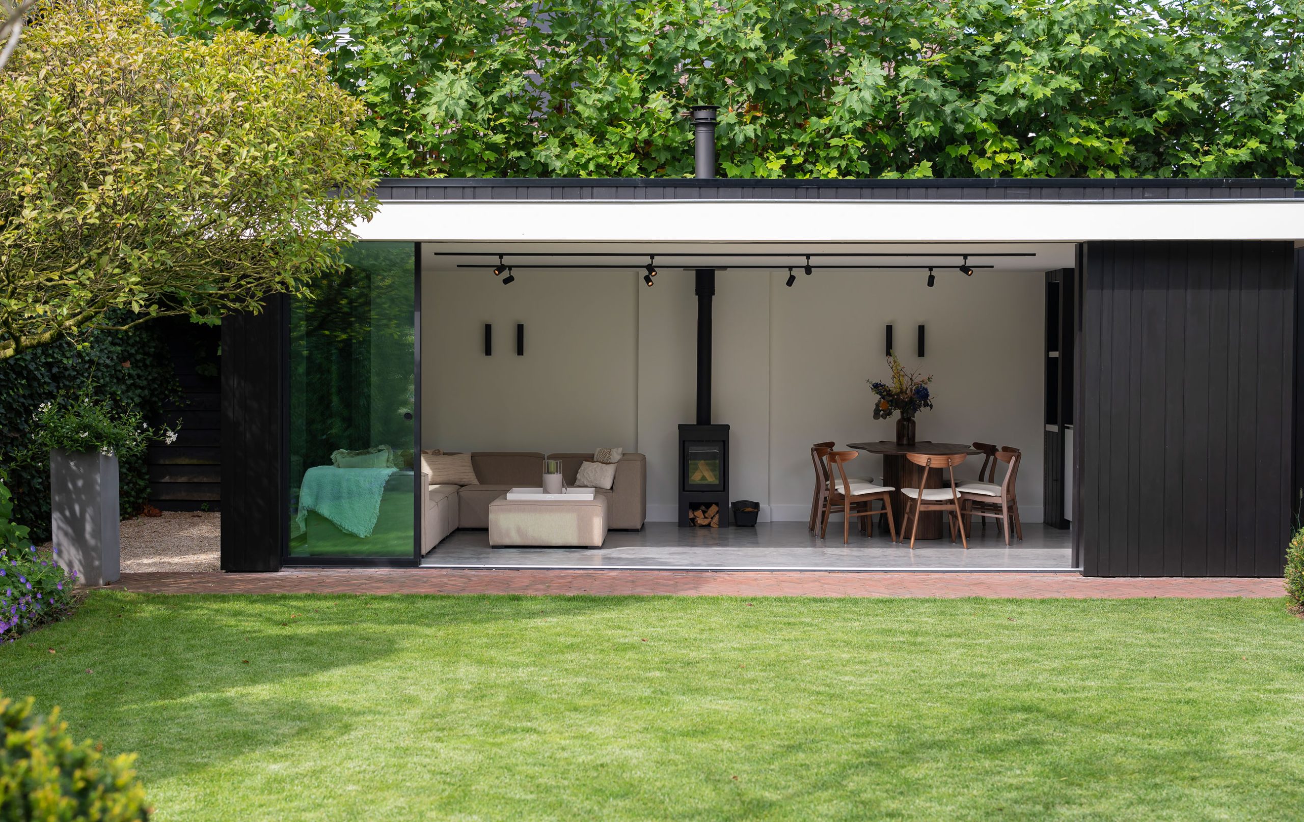 Moderne tuinkamer? Bekijk deze maatwerk moderne tuinkamer in Barneveld.