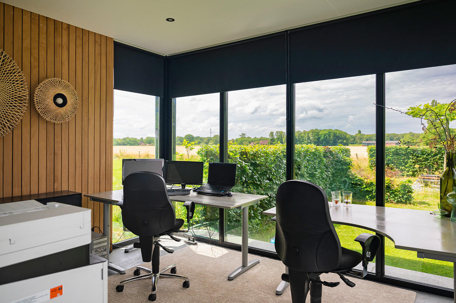 Houten tuinkantoor met overkapping? Met de maatwerk buitenverblijven van Stantico is het allemaal mogelijk.