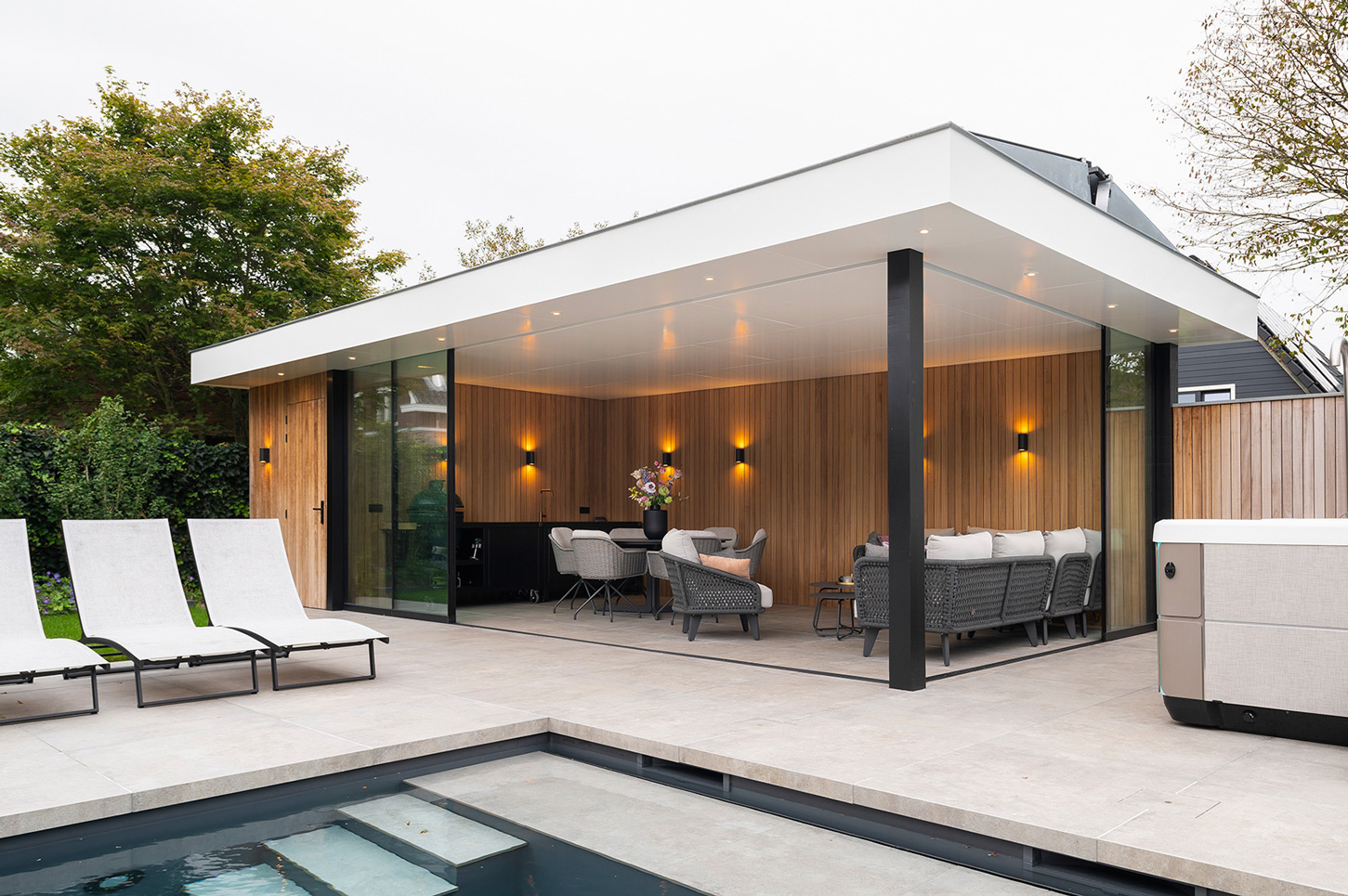 Luxe tuinkamer in Apeldoorn gerealiseerd door Stantico iconische houten buitenverblijven