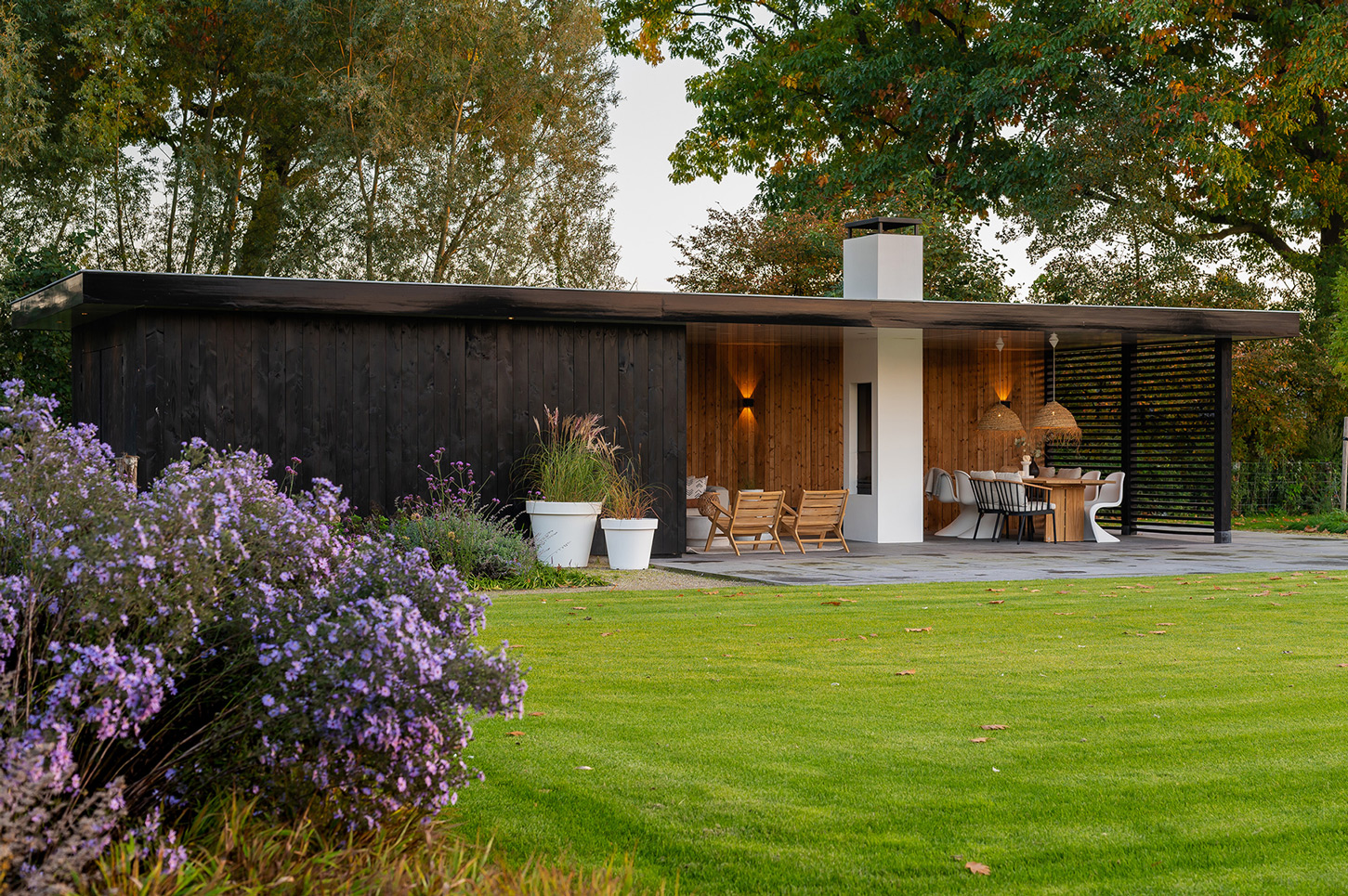 Luxe tuinkamer in Ede door Stantico iconische houten buitenverblijven