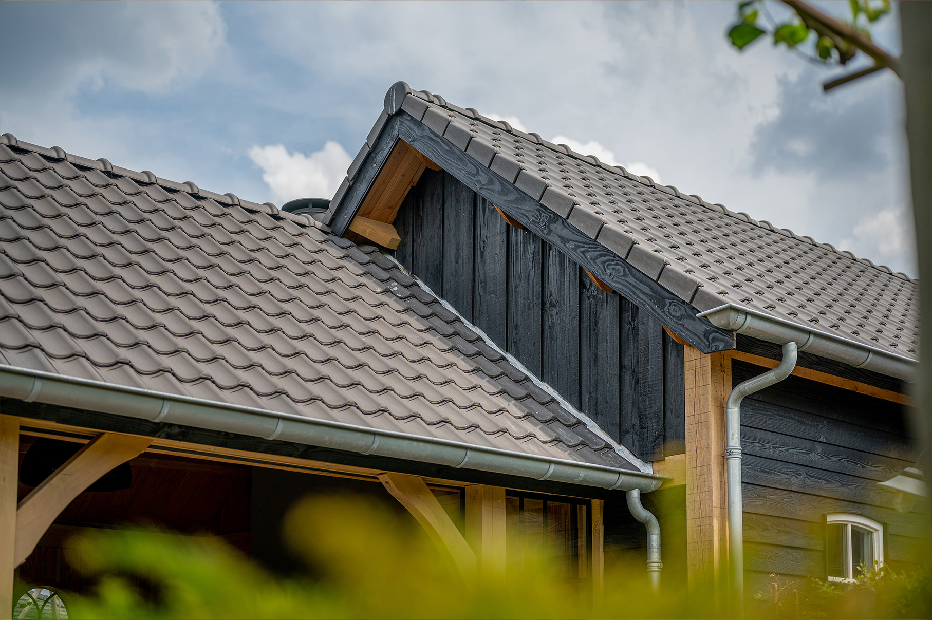 Houten schuur met garage?